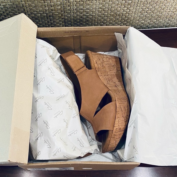 🌟9xHP🌟🌟Like New! Clarks Artisan Wedge Sandals Caslynn Tan Nubuck 9M - Picture 12 of 12